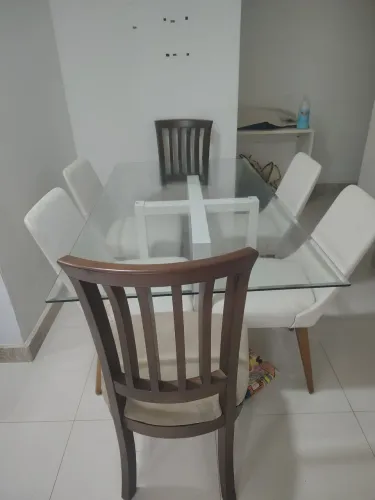 Mesa com 6 cadeiras
