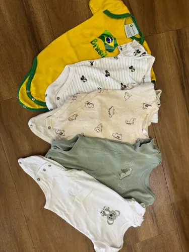 Vendo lote com 27 peças de roupa para menino