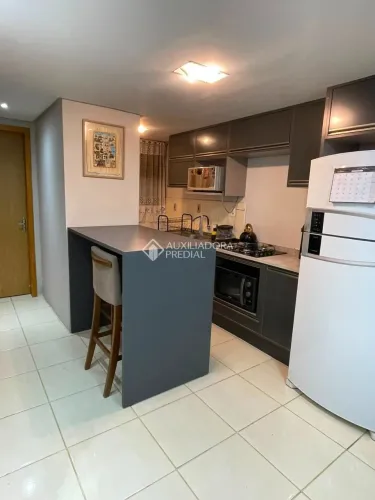 Apartamento térreo com 2 quartos no Bairro Olaria em Canoas.