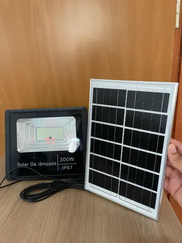Refletor luminária com placa solar de Led autonomia de 15H
