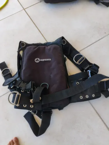 Kit Equipamentos de Mergulho Apeks + Scubapro (Colete Asa, Reguladores, Bússola e Acess.)
