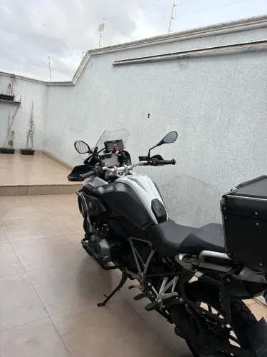 VENDO OU TROCO MOTO BMW 1.250 ANO 2021