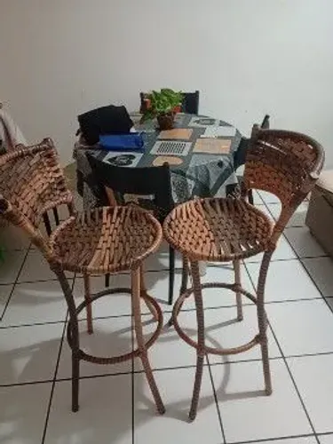 VENDO DOIS ASSENTOS DE BAMBÚ SUPER RESISTENTE