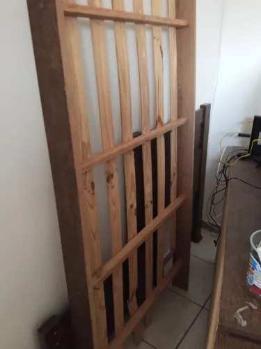 Cama completa de solteiro e colchão de casal