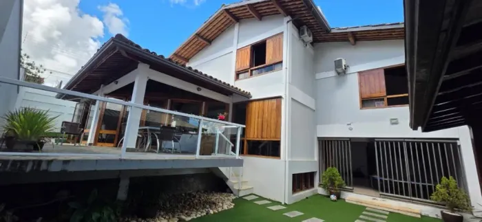 Casa 325m² no Jardim Vitória | 3/4 sendo 2 Suítes, Escritório | Energia Solar