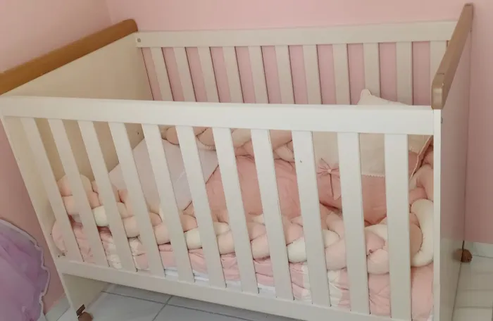 Berço que vira cama