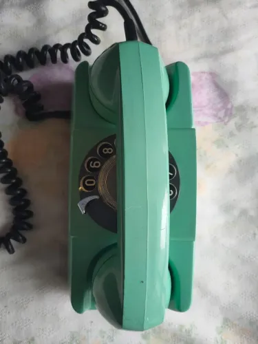Telefone antigo para decoração