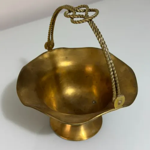 Cesta Antiga de Latão com alça retorcida