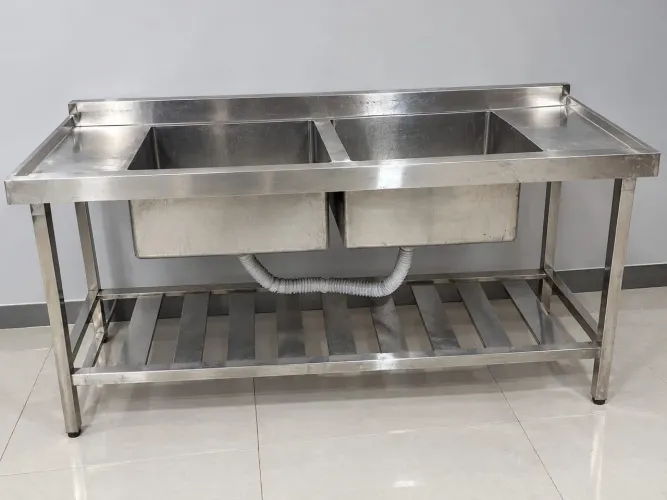 Pia Industrial de Inox com 2 Cubas e Prateleira - Usada |