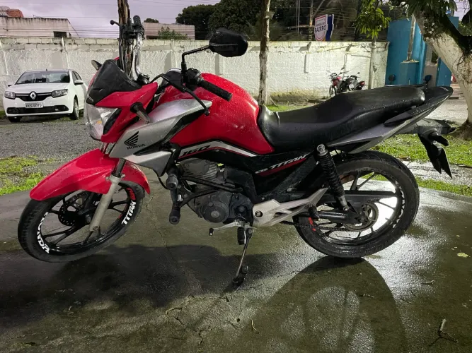 Titan 150 com menor km do estado 