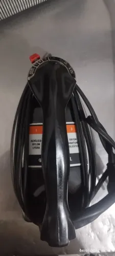 Ferro De Passar Roupa A Seco Black + Decker Com Base De Alumínio VFA1110