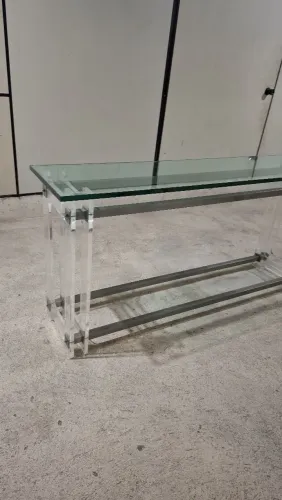 Vendo Aparador com tampo de vidro