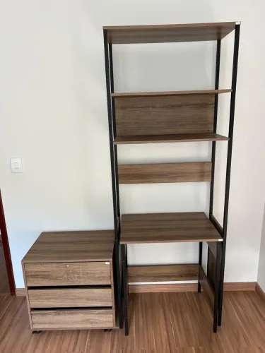 Estante/escrivaninha/gaveteiro