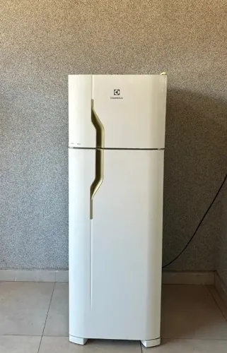 Geladeira Electrolux 260 litros Cycle Defrost 127 volts Conservada Garantia