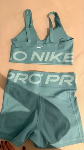 Conjunto nike pro