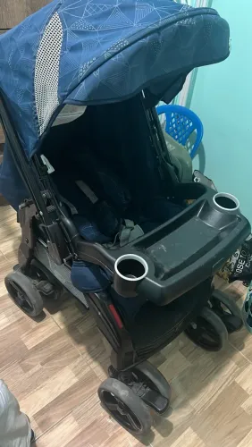 Vende-se um carrinho de bebê semi novo