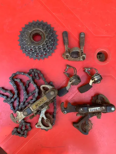 Lote Peças Antigas de Bicicleta - Componentes Vintage