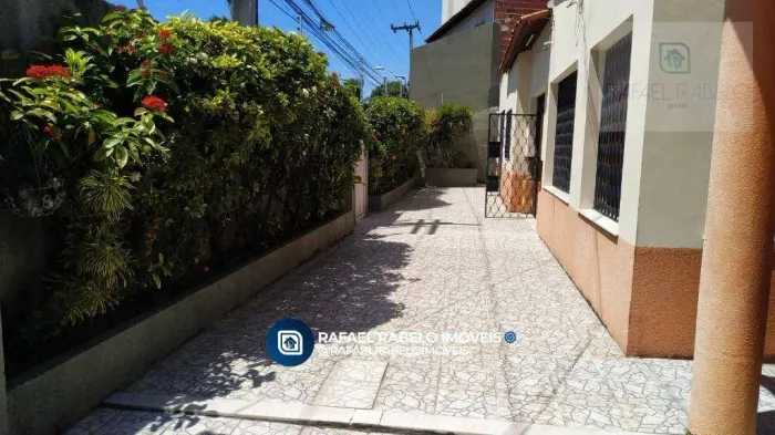 Casa com 07 dormitórios á venda no bairro Messejana.