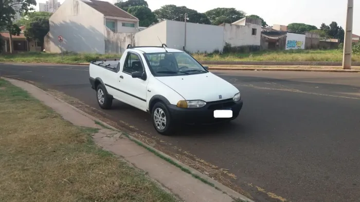 Fiat Strada Working 1.5 MPI 8V CE (álcool) 2000