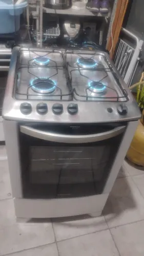 Vendo fogão Eletrolux 4 bocas 480,00 elétrico funcionando perfeitamente