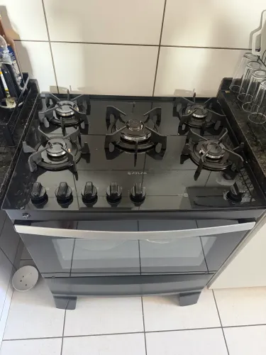 Vende Fogão 5 bocas, semi novo