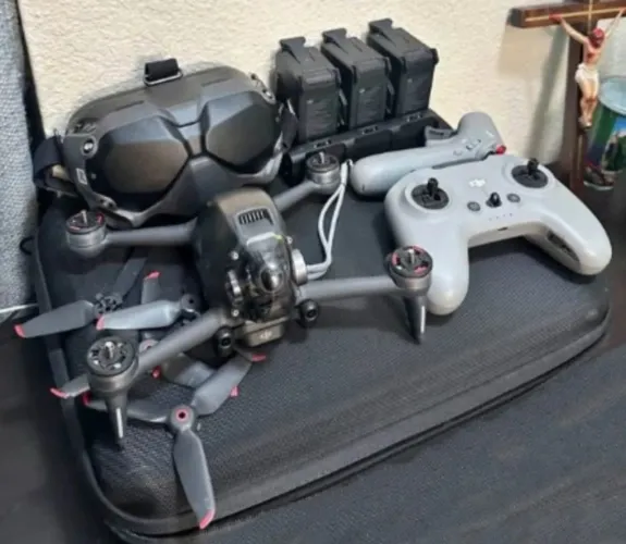 Drone Dji Fpv com 3 Baterias, Hub, Carregador, Óculos e 2 Controles