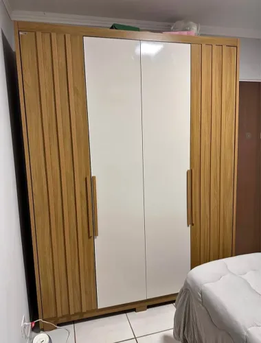 Guarda roupa Casal semi novo entrega e montagem grátis