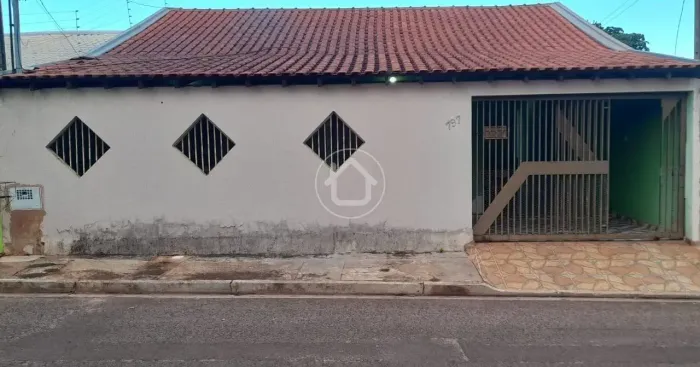 CASA COM 2 QUARTOS E EDICULA NO JD JOSÉ PEREIRA
