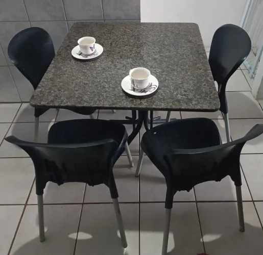 Mesa de Mármore 4 cadeiras