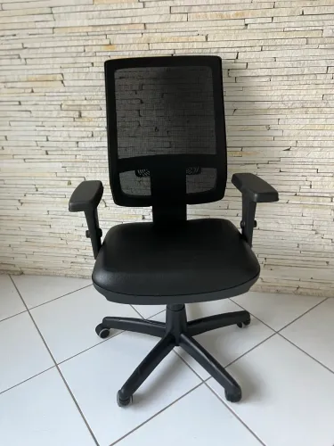 Cadeira de Escritório Modelo Brizza