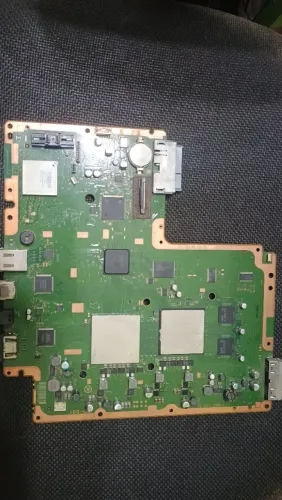 PLACA MÃE PS3 SLIM COM DEFEITO. PARA RETIRADA DE PEÇAS.NAO FOI MEXIDA..$250