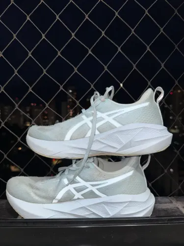 Tênis de corrida Asics novablast 5
