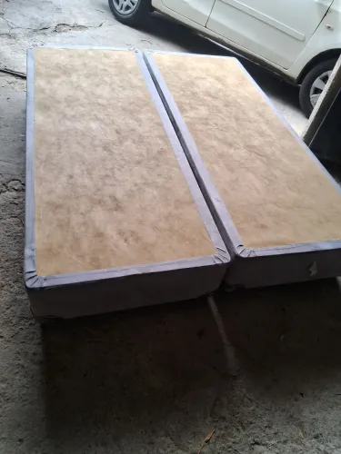 Vendo base de cama box casal quem medida 1.98 por 1.58 Vendo por 150 reais entrego