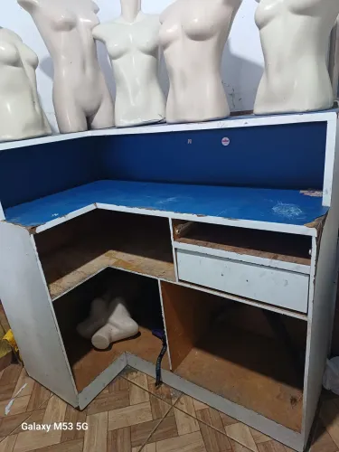 Vendo um balcão pra loja de roupas