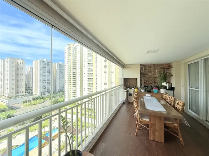 Apartamento com 3 quartos para locação em Centro - SP