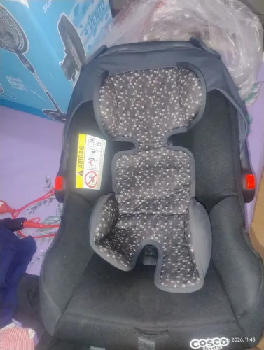 Bebê conforto e cadeira de alimentação infantil