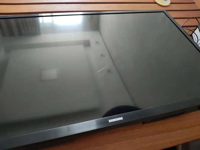 Tv Samsung 32pol com defeito mod.LH32BETBLGGXZD
