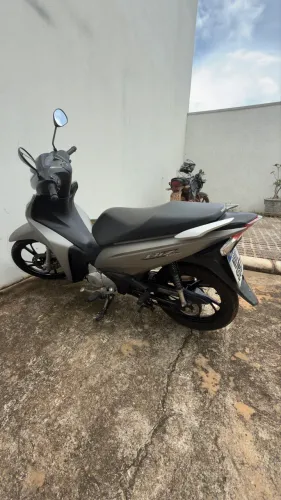 Honda Biz 125 EX ano 2024