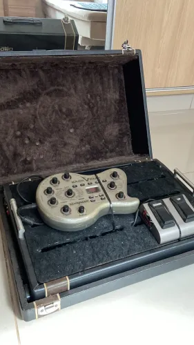 Set Pedaleira Behringer Bass V-Amp Completo c/ Case
