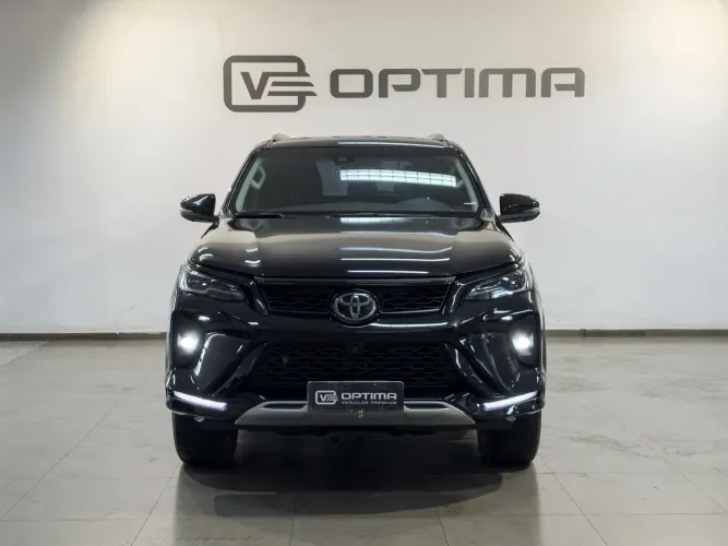 Toyota Hilux CD SRX Limited 4X4 2.8 TDI Die.aut 2025