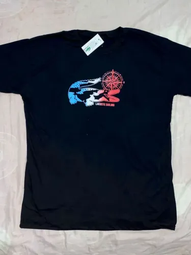 Roupas em queima de estoque