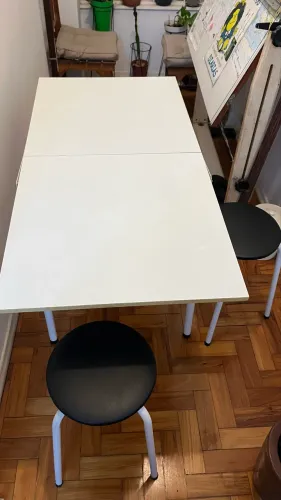 Mesa retrátil com banqueta