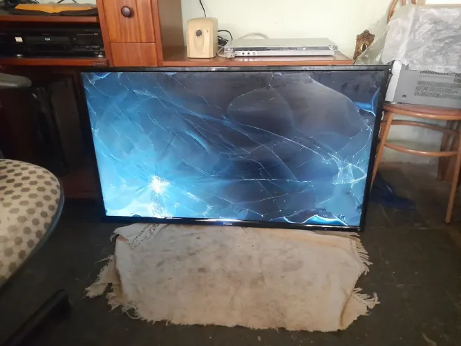 TV. FILCO. PARA. RETIRAR. PECAS. MAS. ESTA. FUNCIONANDO