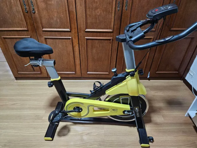 Bicicleta Spinning com roda de inércia de 13kg - WCT FITNESS