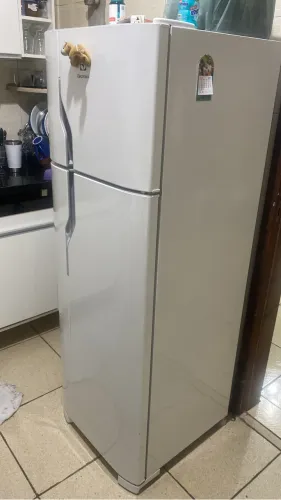 Geladeira Electrolux 260 litros 6 meses de uso 