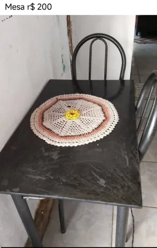 Mesa com duas cadeiras