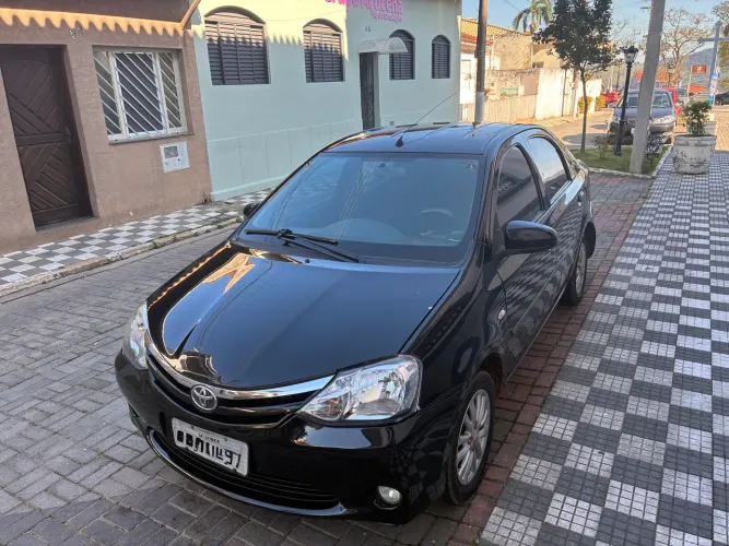 Toyota Etios XLS Sedan 1.5 Flex 16V 4P Mec. 2014