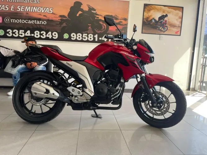 FZ25 Fazer 250 por apenas 21X 940,00 no cartão de crédito e 3.000,00 de entrada