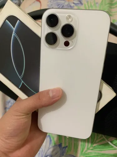 iPhone 16 Pro Max-Vendo ou troco por 17 pro Max+Torna. 