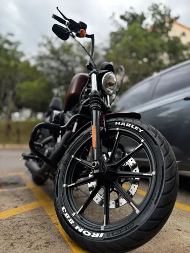 HARLEY DAVIDSON IRON 883